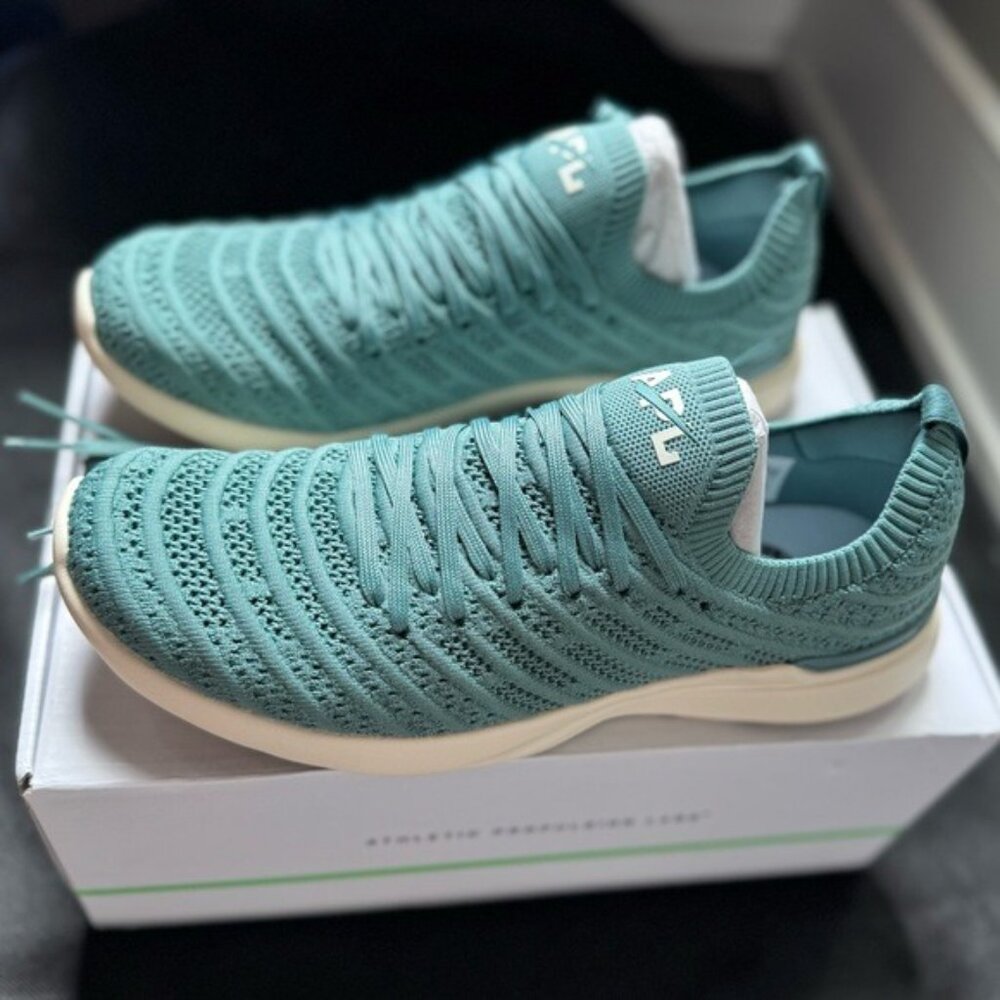 NWB APL TechLoom Wave Sneakers Seaside Pristine M 9 (W 10.5)